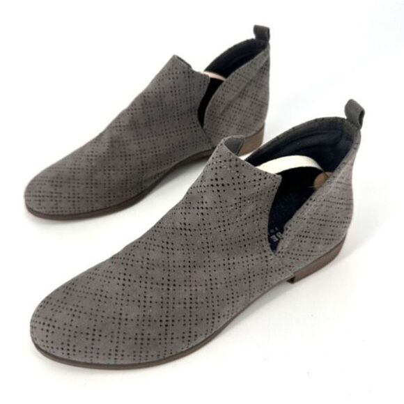 Dr. Scholl’s Gray Faux Suede Ankle Boots Booties Cutout Perforated Size 8M - Picture 1 of 9
